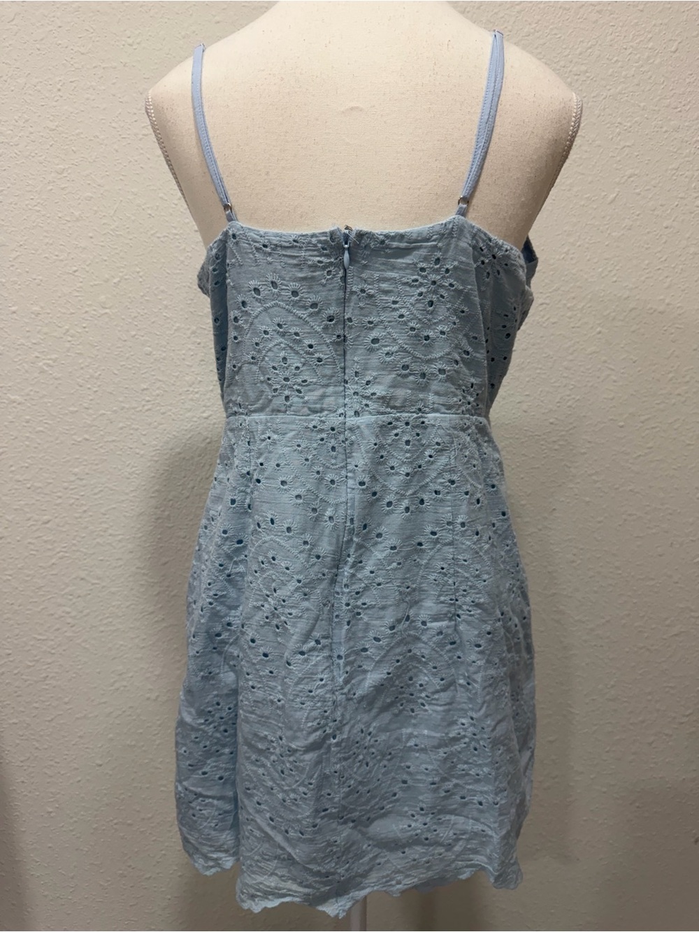 LULUS Eyelet Lace Mini Dress EUC - Picture 5 of 10